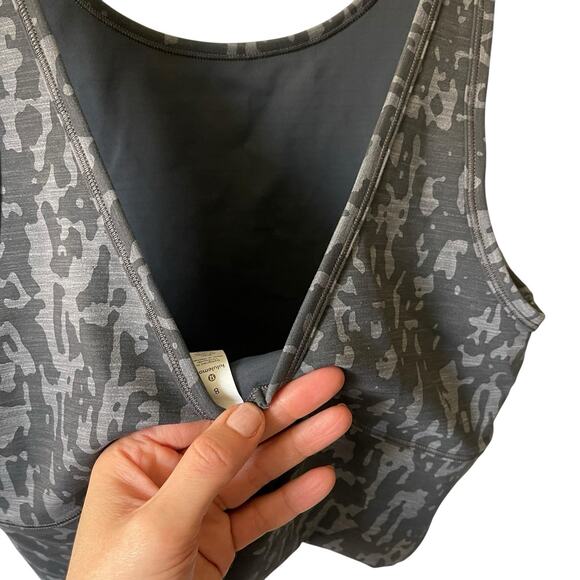 Lululemon 8 Power Pivot Tank Tough Top V Back Tight Fit Cropped T Gray - Picture 7 of 7